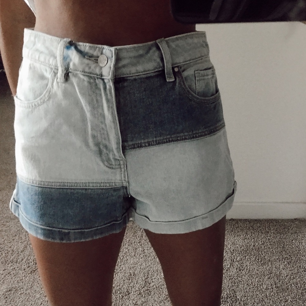 COLOR BLOCKING JEAN SHORTS: PACSUN
